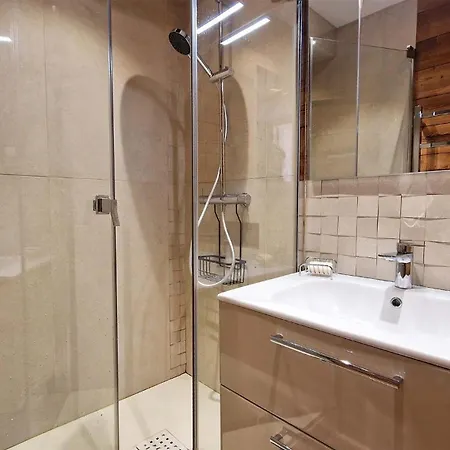 Madame Grand Maroly *