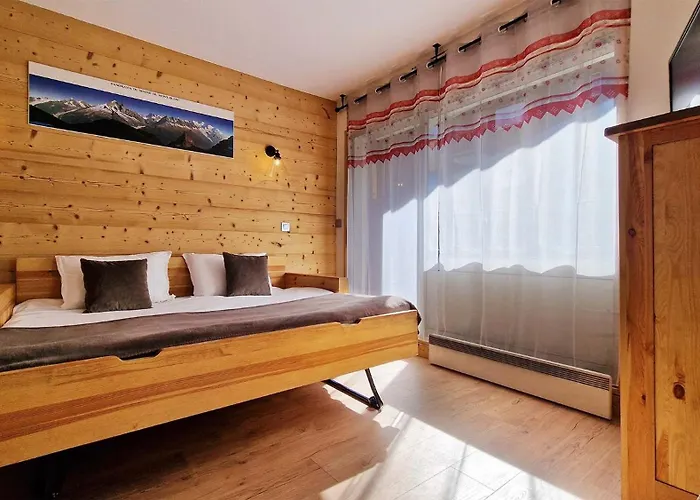 Madame Grand Maroly *