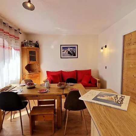 Madame Grand Maroly *